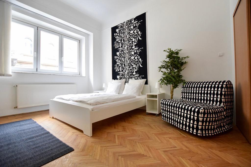 Budget Apartment By Hi5 - Akacfa 4 Budapest Bagian luar foto