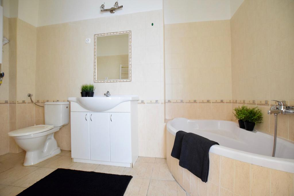 Budget Apartment By Hi5 - Akacfa 4 Budapest Bagian luar foto
