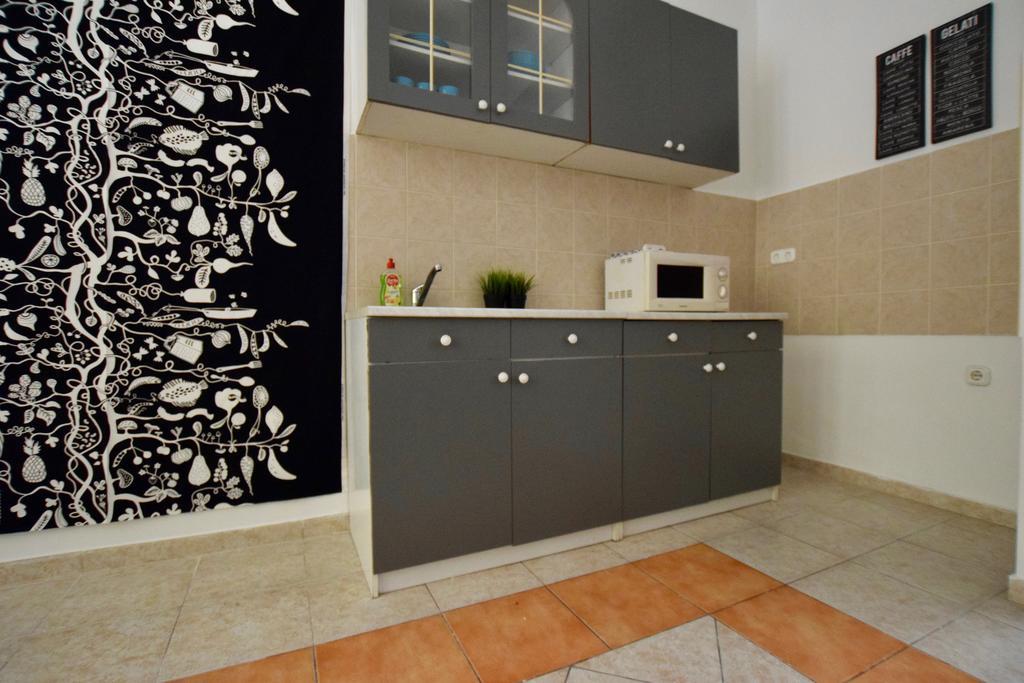 Budget Apartment By Hi5 - Akacfa 4 Budapest Bagian luar foto
