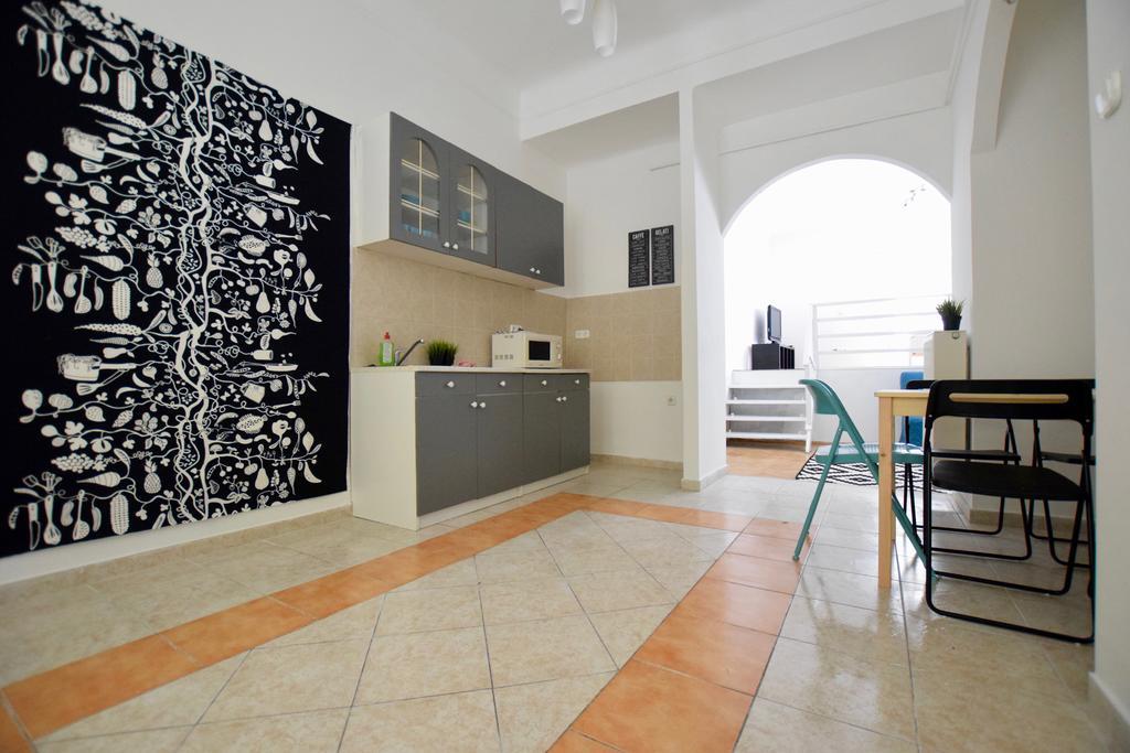 Budget Apartment By Hi5 - Akacfa 4 Budapest Bagian luar foto